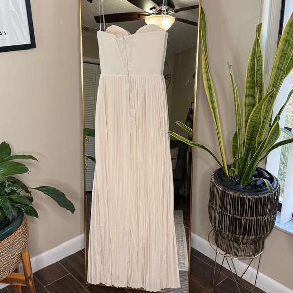 HOUSE OF CB 'Marcella' Ivory Georgette Pleated Maxi Dress NWOT - Picture 6 of 6